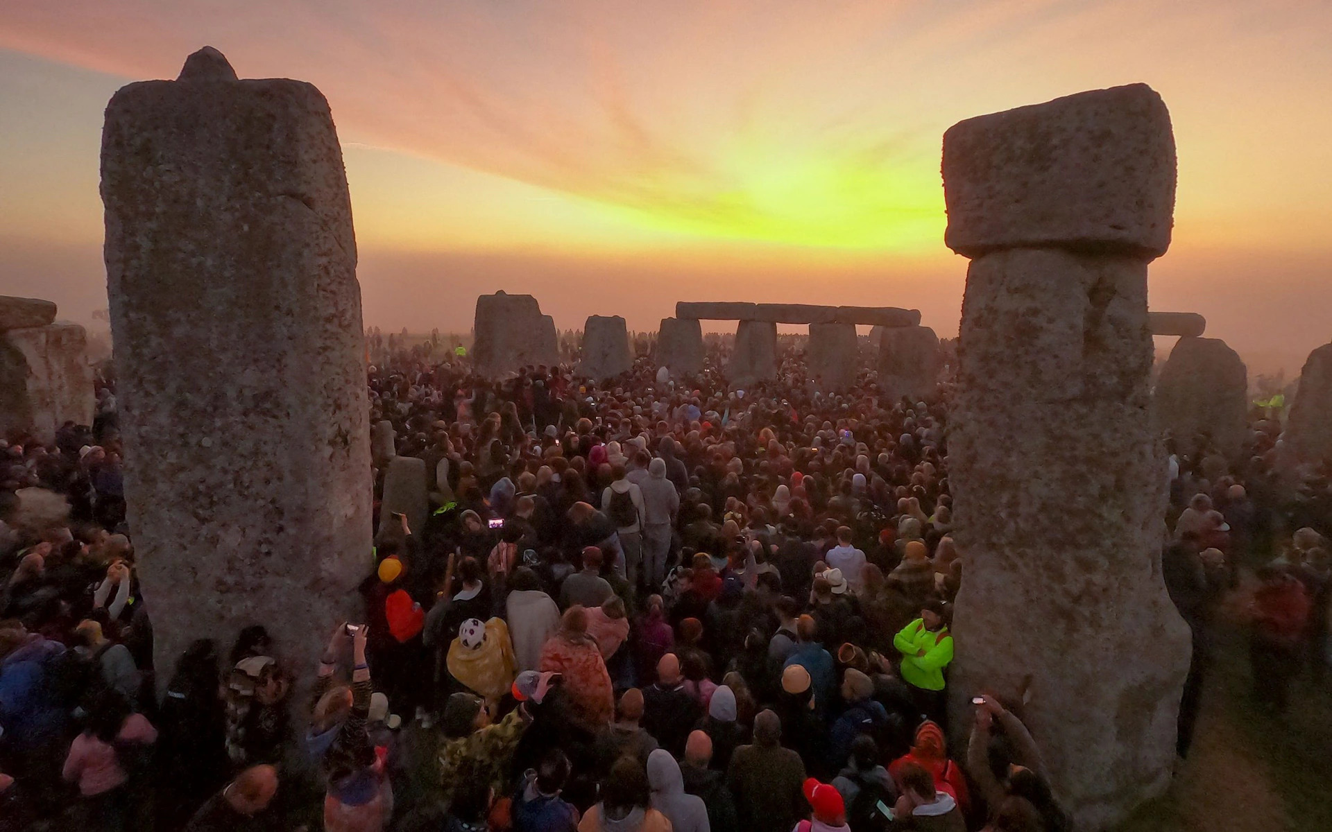 Summer-solstice-celebration-at-Stonehenge.jpg