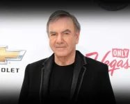 Neil Diamond on "A Beautiful Noise," Parkinson's, and being thankful