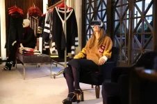 Top 8 eCommerce AR and VR Trends to Watch in 2023